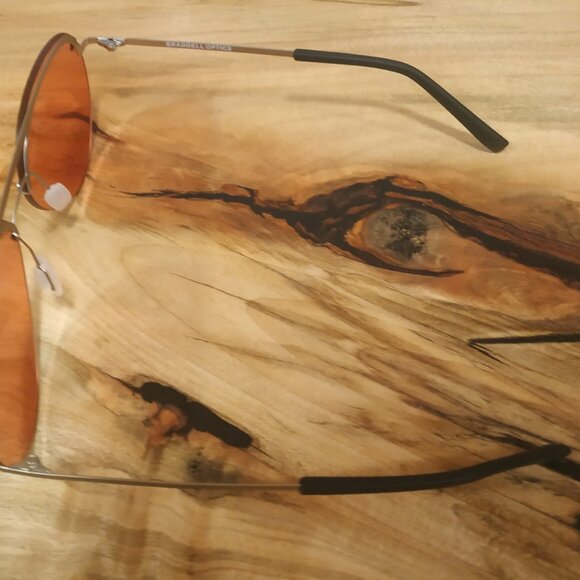 Elegant Black and Brown Aviator Sunglasses - Picture 8 of 9